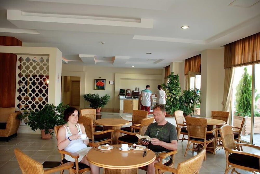 Side Breeze Hotel 30/50