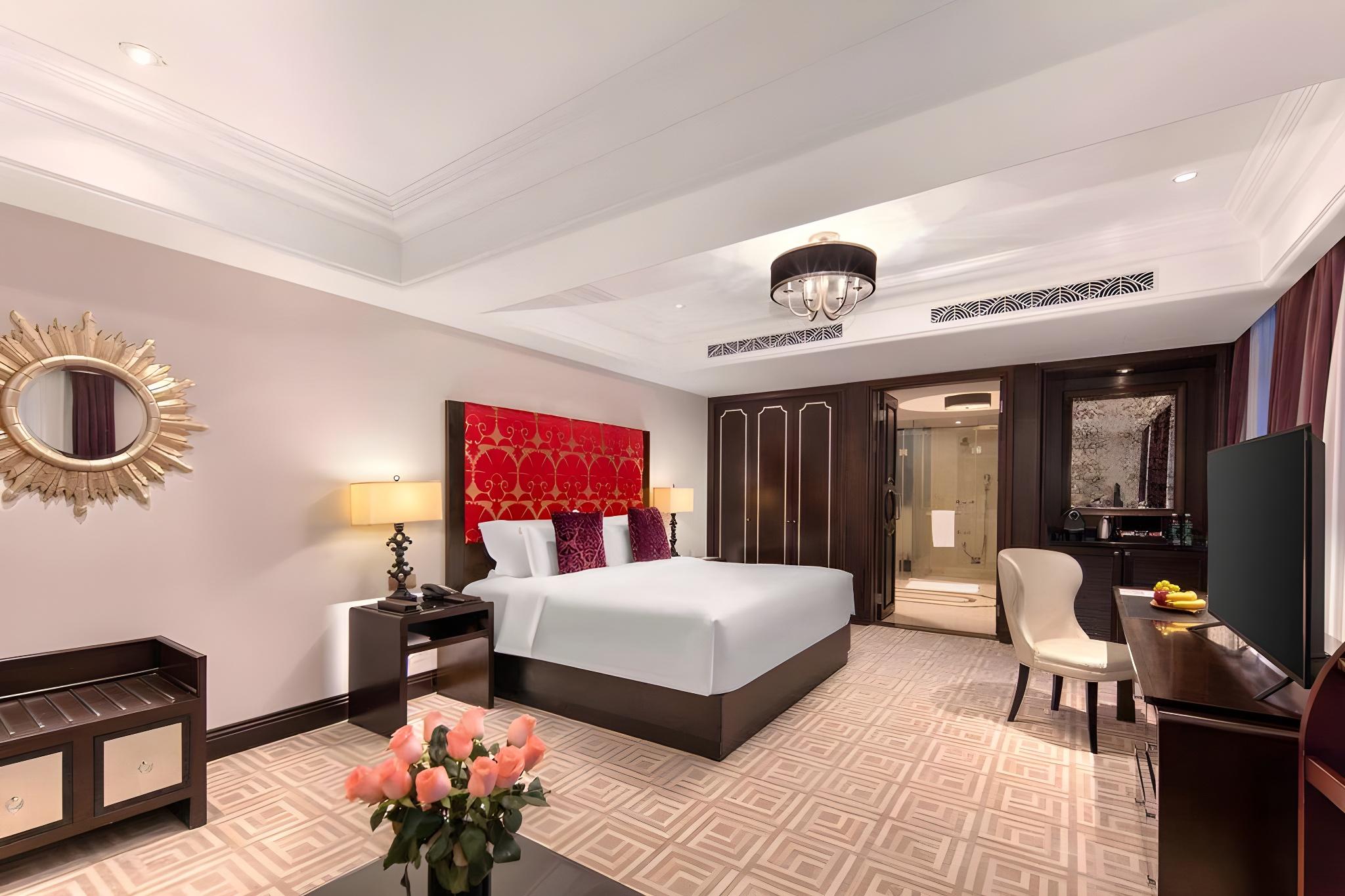 Art Deco, Oriental, Executive, King Bed, Pearl Tower View, Balcony