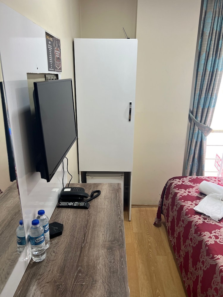 SANLI HOTEL 33/62