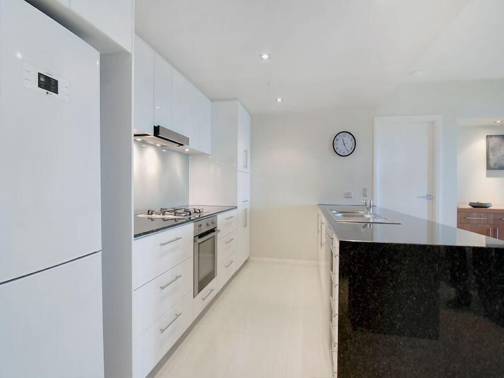 3 Bedrooms, Study, Deluxe, 1 King and 4 Single Beds, Ocean View، Proximity Waterfront Apartments 3/4