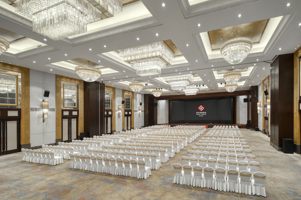 Royal Garden Hotel 11/69