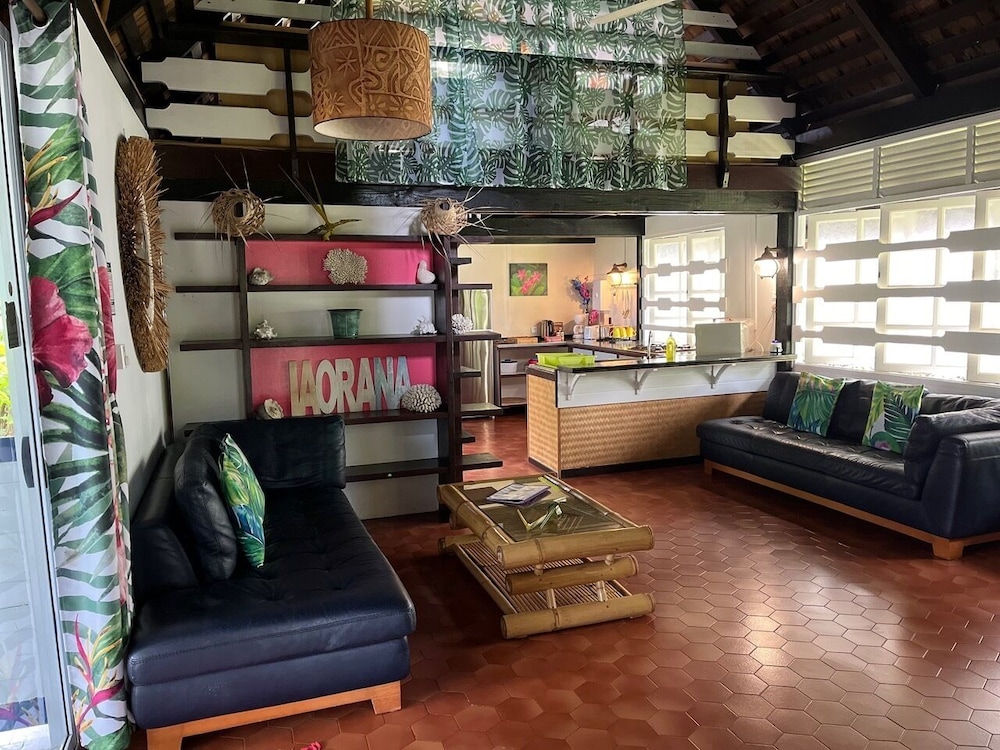 Linareva Moorea Beach Resort 25/50