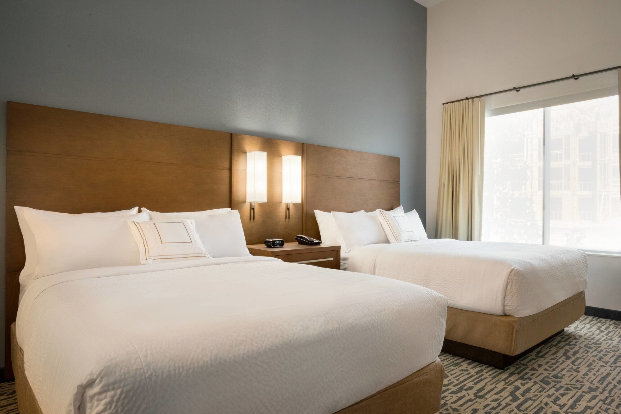 1 BEDROOM, SUITE