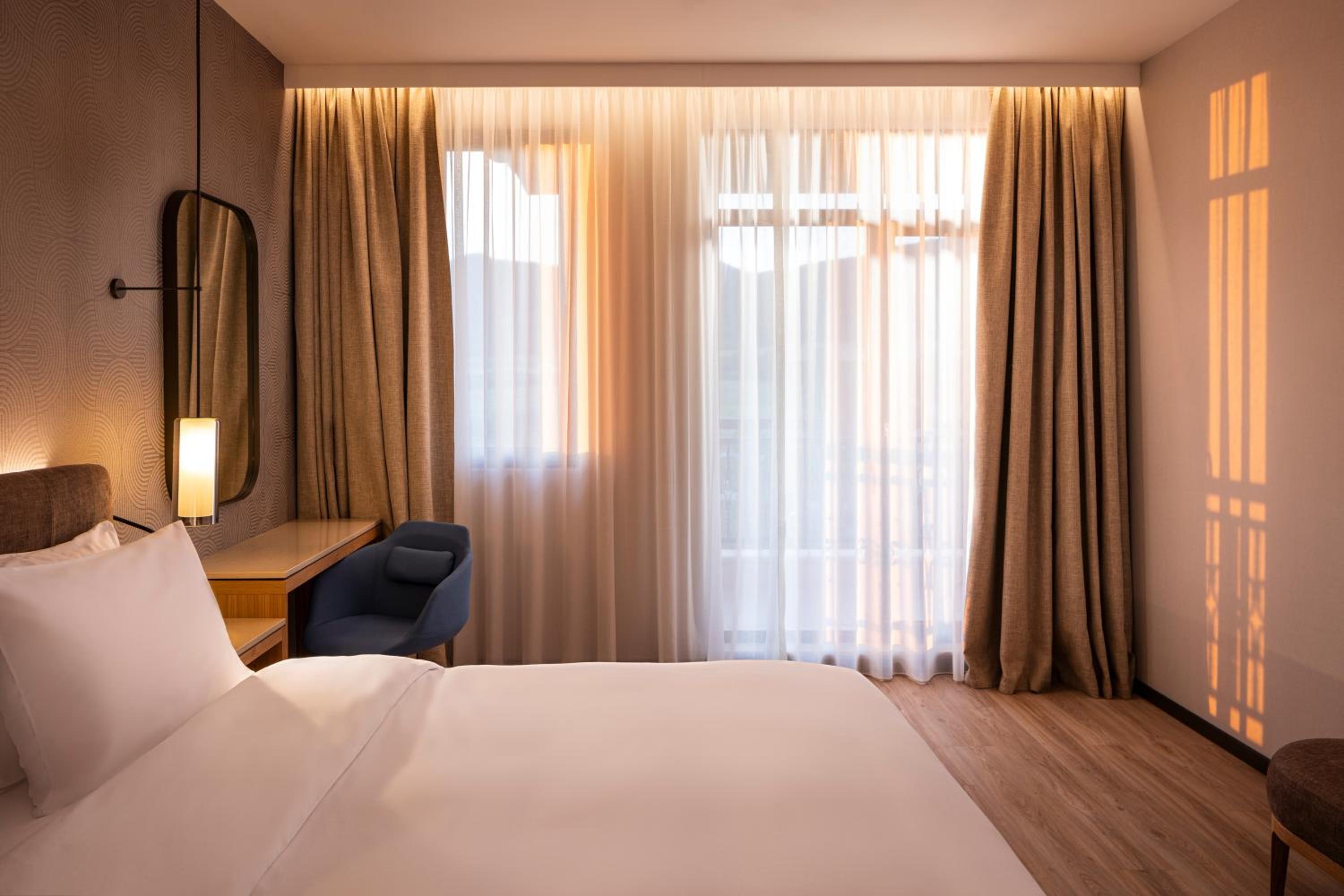 Suite, King Bed, Mountain View, Sofa