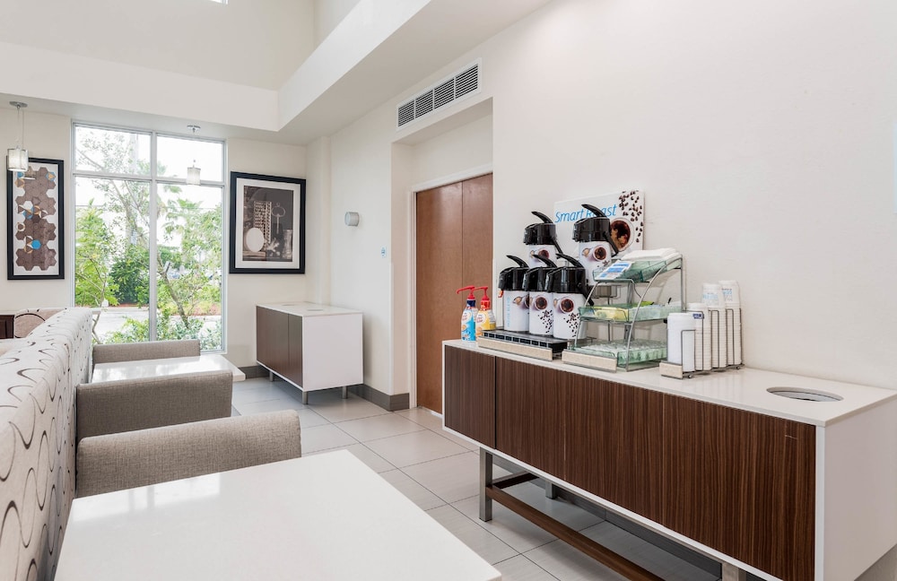 Holiday Inn Express Suites Boynton Beach West 12/71