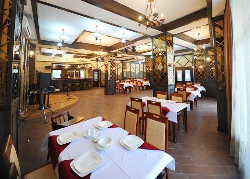 Royal Hotel 55/69