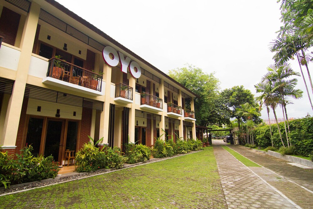 Oyo 261 Sasono Putro Guest House 1/22