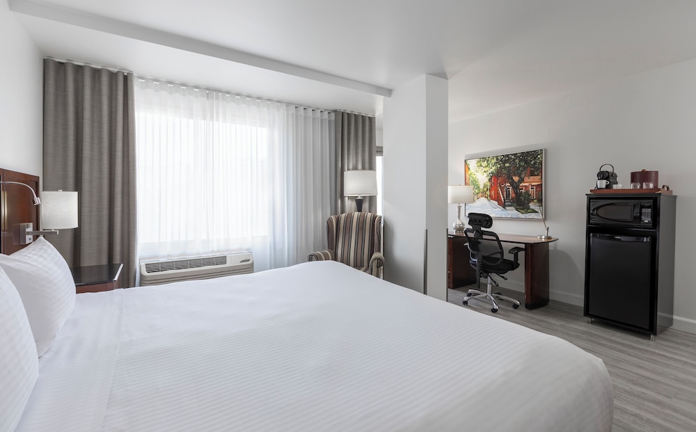 EXECUTIVE, KING BED