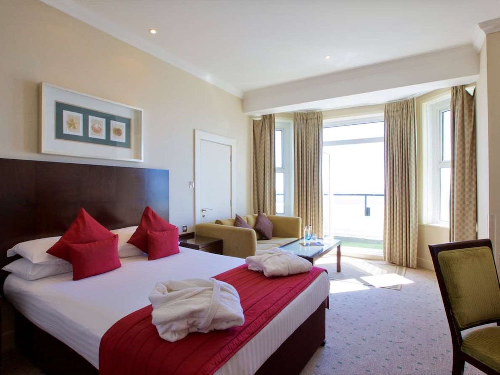 FAMILY, 1 DOUBLE AND 1 SINGLE BED