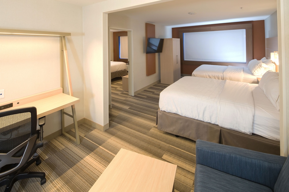 Holiday Inn Express Suites La Porte 9/44