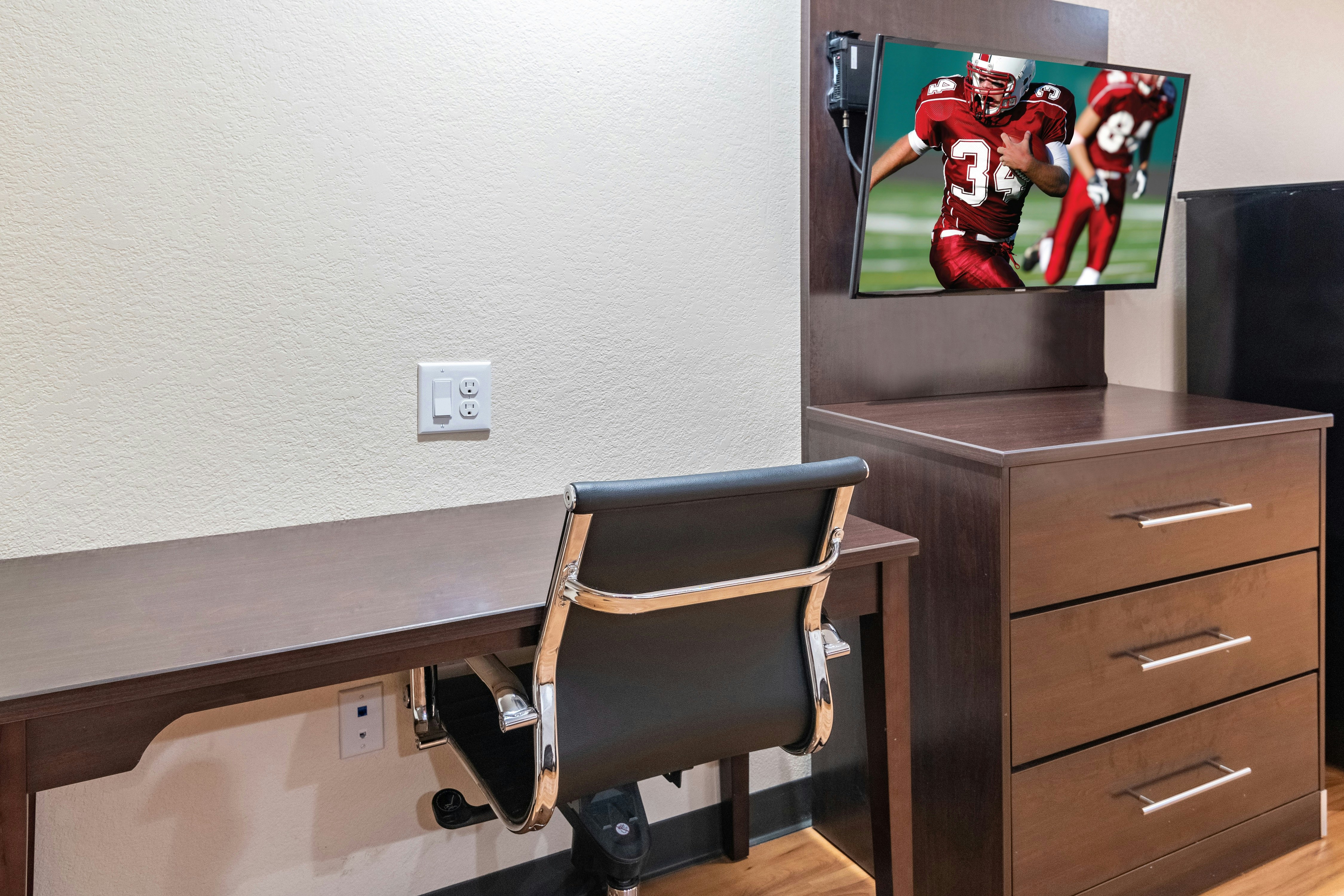 Red Roof Inn Plus+ Fort Worth - Burleson 8/9