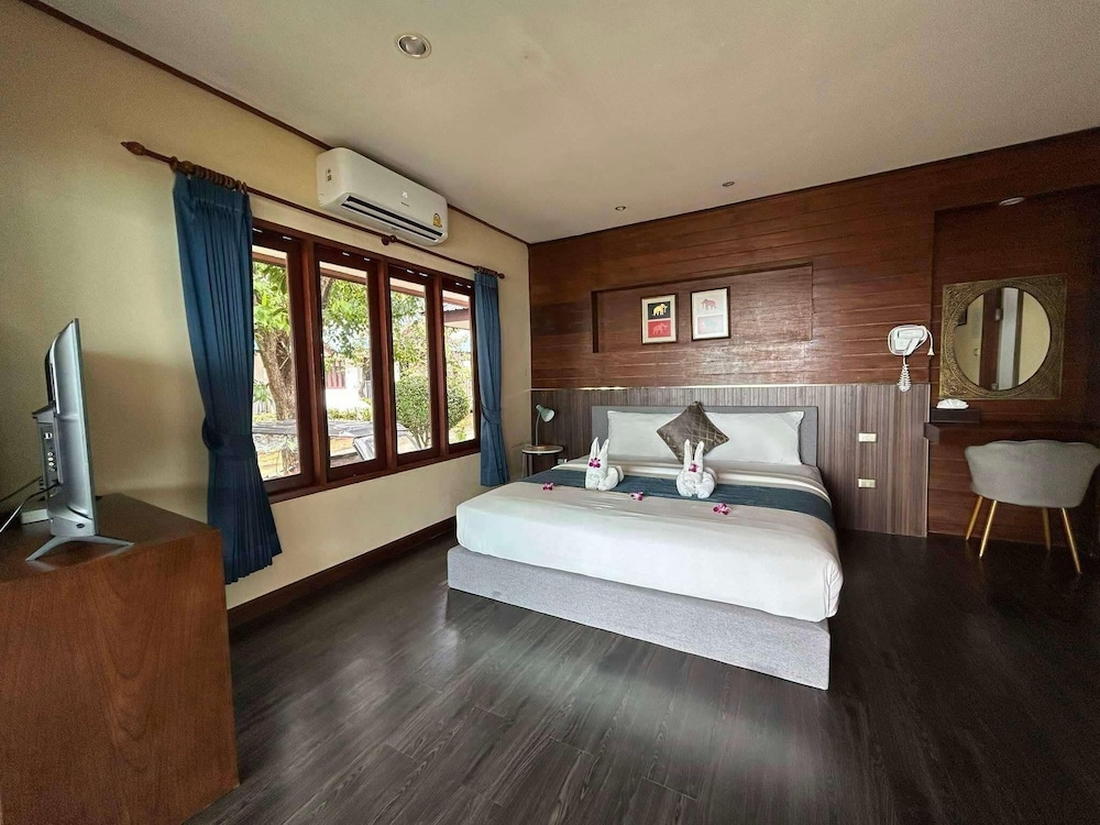 Bungalow, Double Bed, Beach Front, Sarocha Villa 4/10