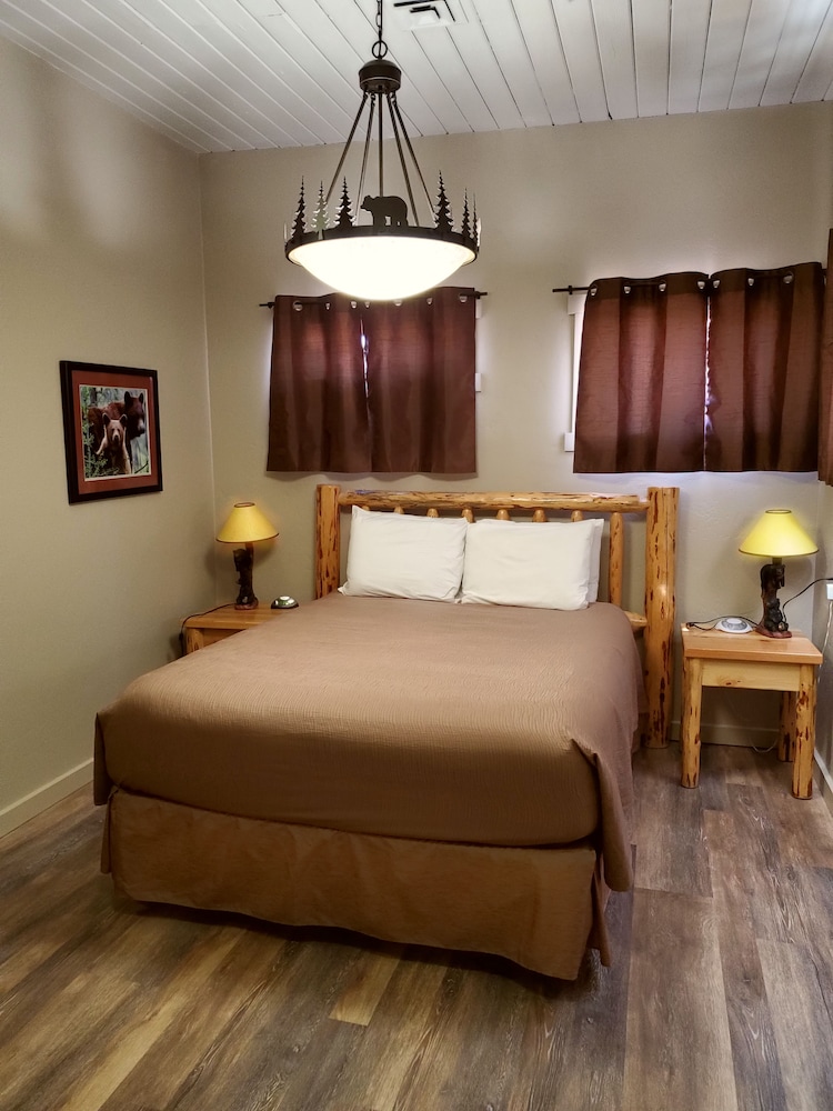 Western Inn-Glacier Park 19/50
