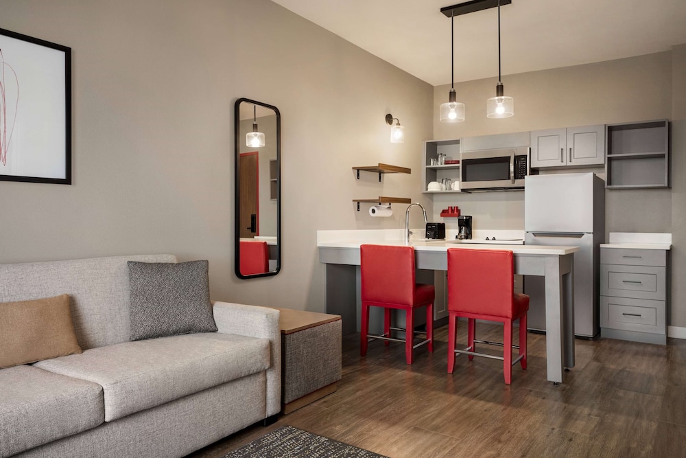 Hawthorn Extended Stay by Wyndham Del Rio 39/65