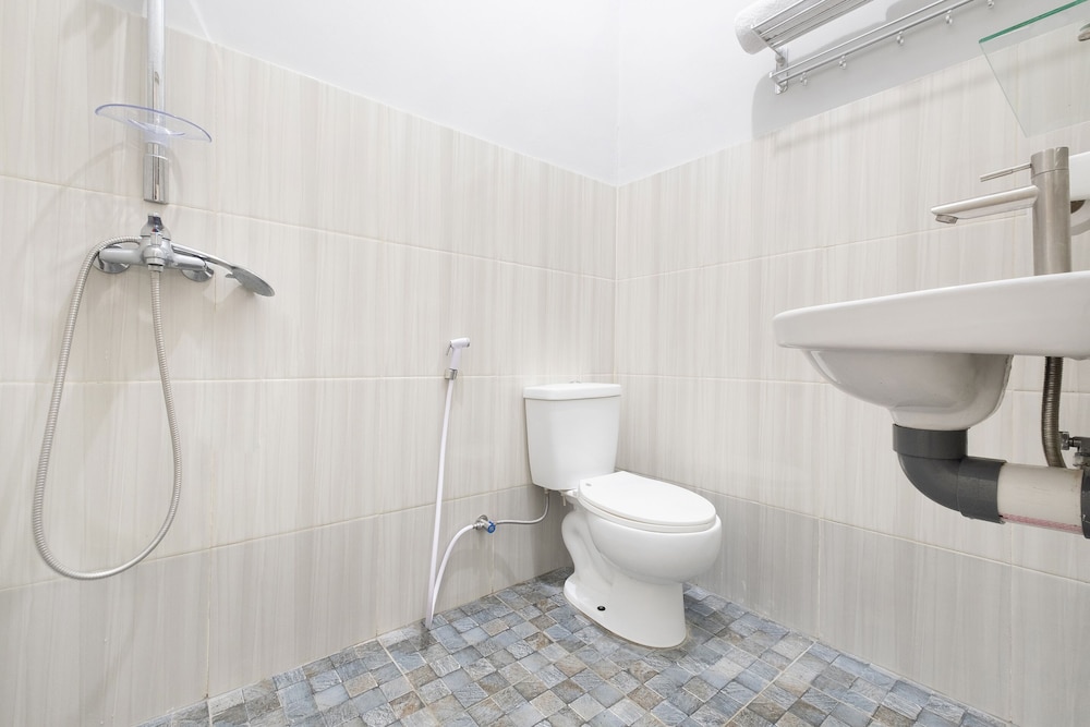 OYO 2727 Nareswari Guest House 24/27
