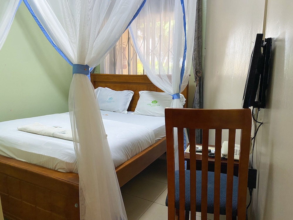 DELUXE, DOUBLE BED, GARDEN VIEW, GROUND FLOOR