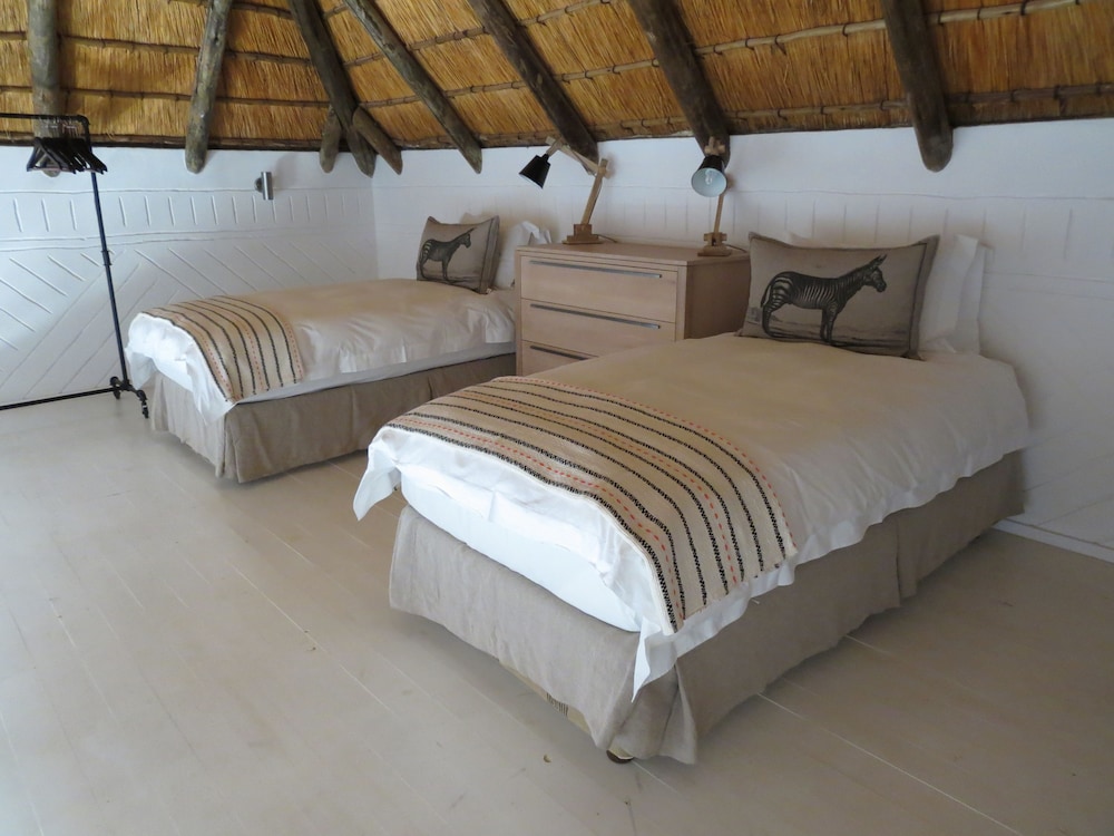 Ekuthuleni Lodge 8/50