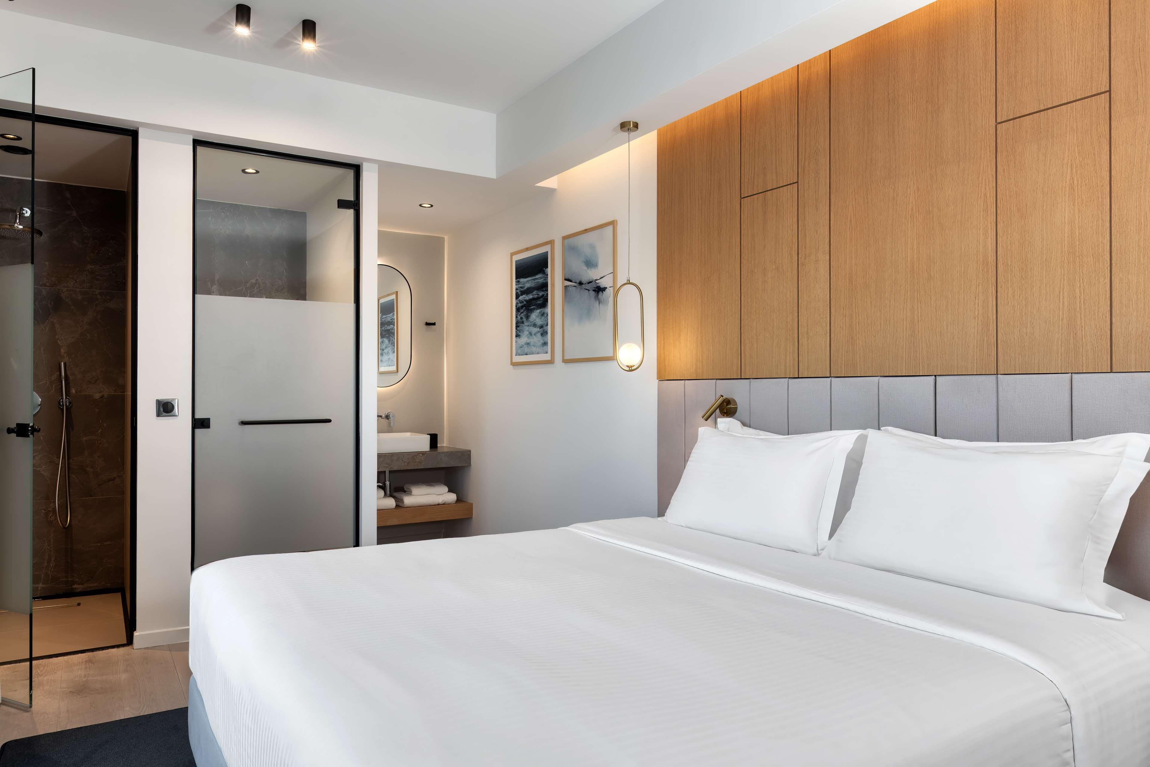 DELUXE, KING BED, WITH VIEW, JETTED TUB