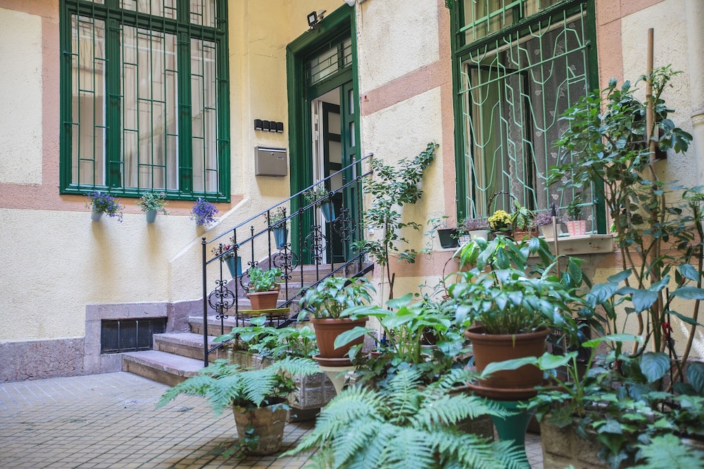 Budapest Passage 23/39