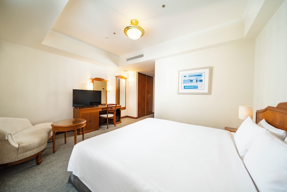 Universal, Superior, King Bed
