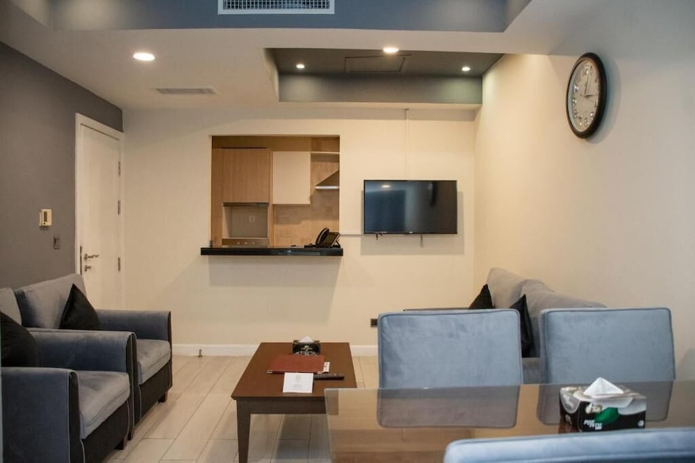 Centaurus Hotel Suites 24/42