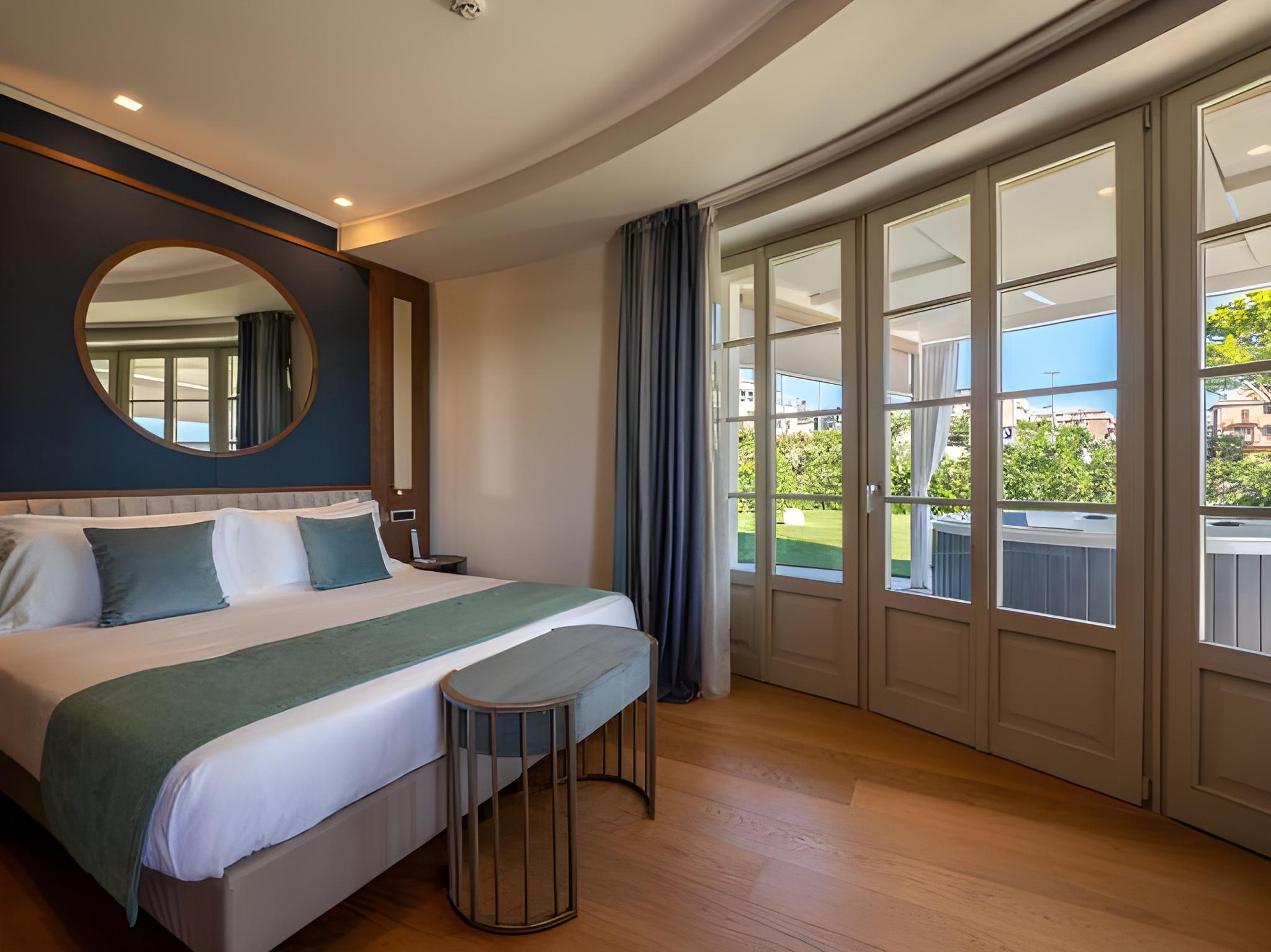 Superior, Suite, Hot Tub, Patio