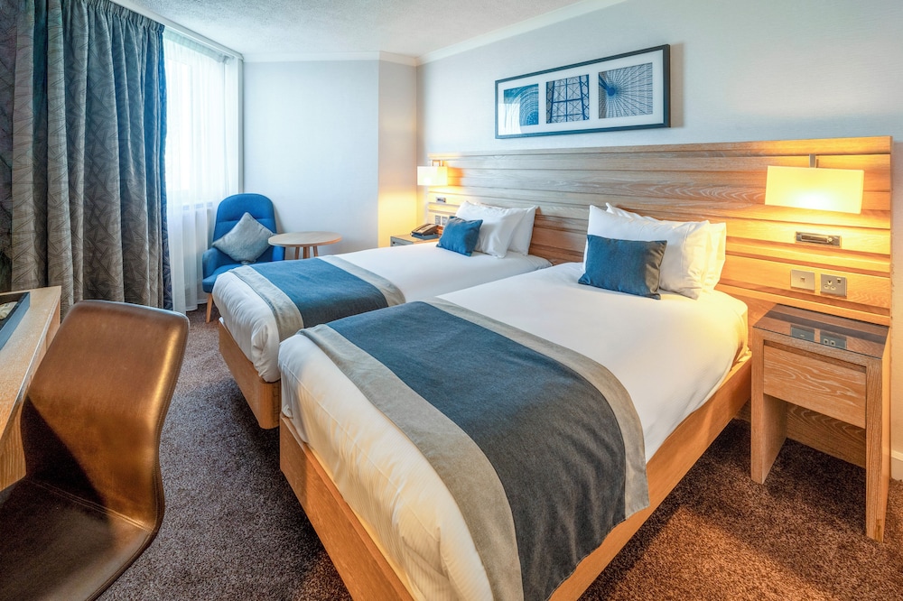 EXECUTIVE, TWIN BEDS, SEA VIEW