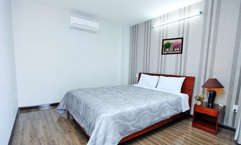 White Swan Apartment 6/20