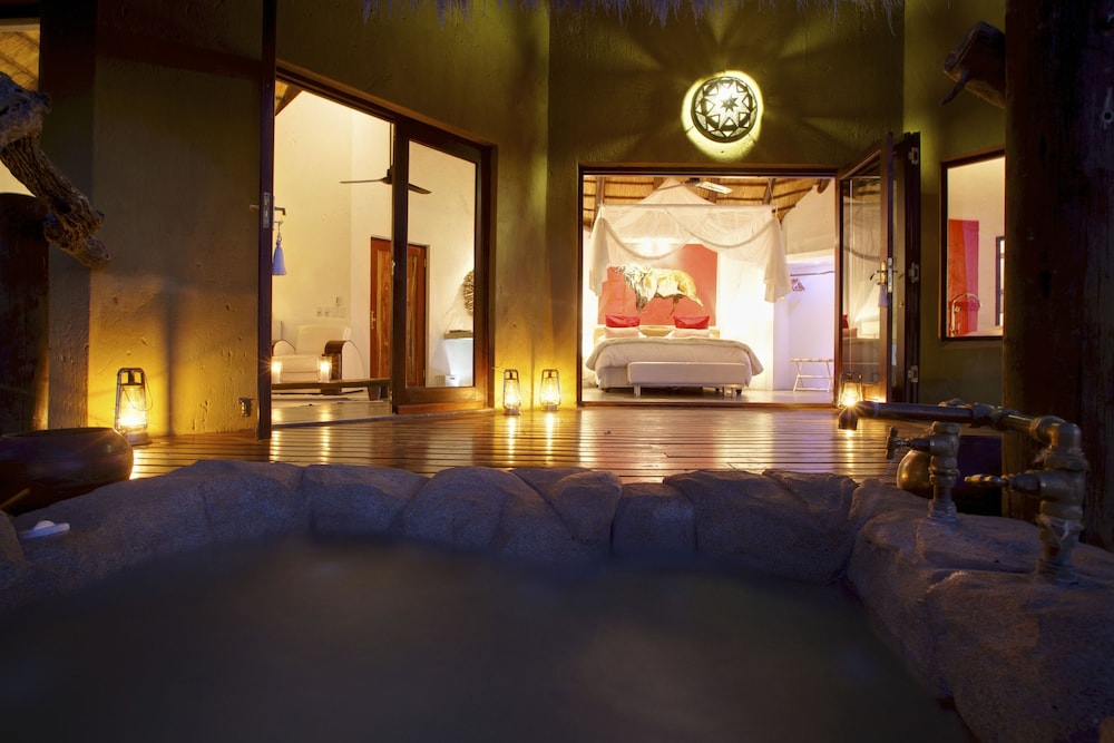 Pondoro Game Lodge 7/66