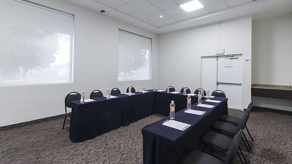 Holiday Inn Express Guadalajara Iteso 52/72