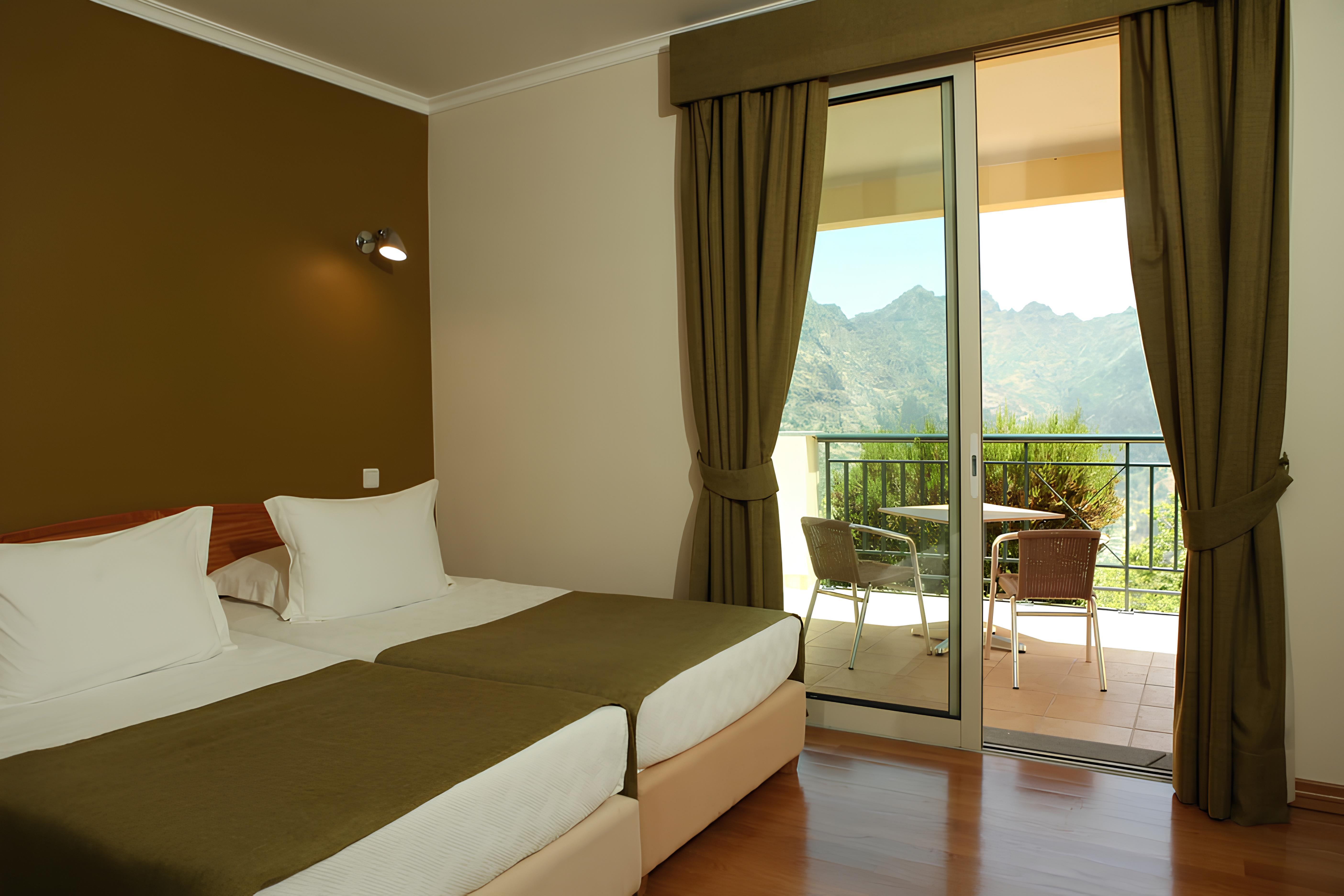 Standard, Double Bed, Mountain View, Balcony