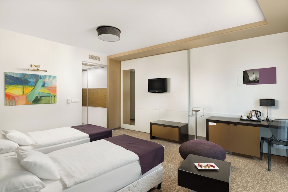 Corso Hotel Pecs 10/29