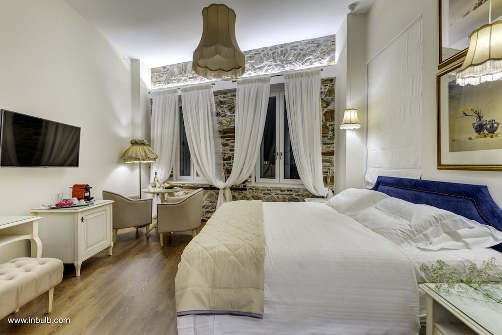 1844 Suites 21/61