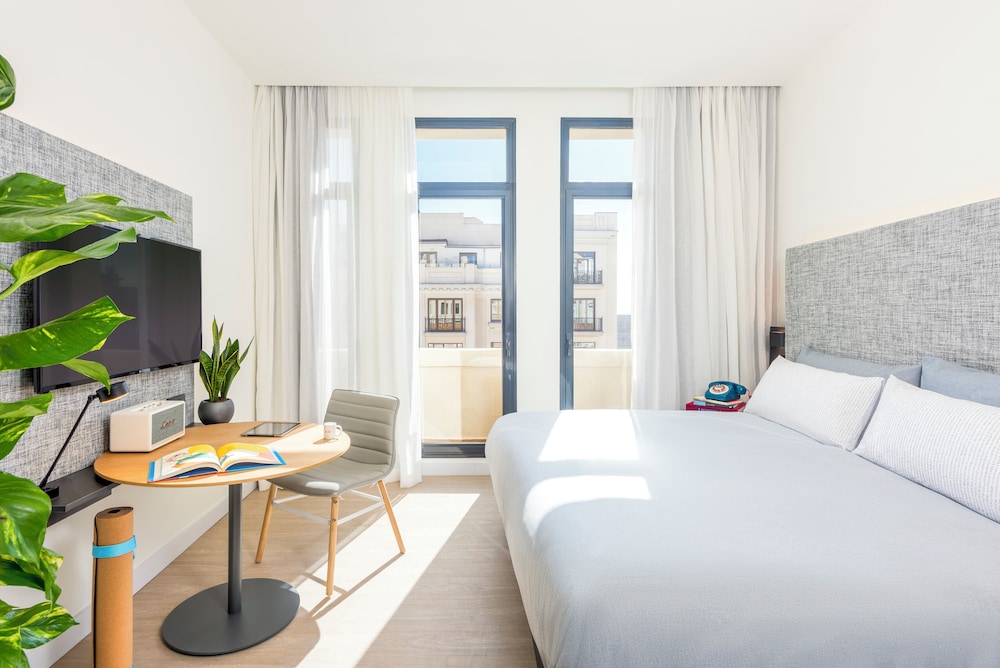 Connecting, Innside, Town House, King and Twin Beds, with View, Sofa
