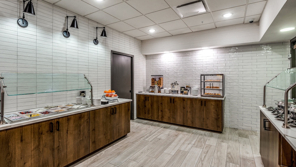 Staybridge Suites Dallas Market Ctr Love Field, an IHG Hotel 9/50