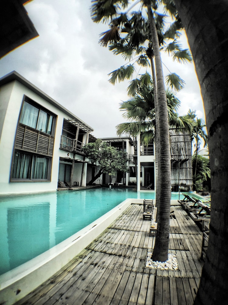 Paragon Inn 3/63