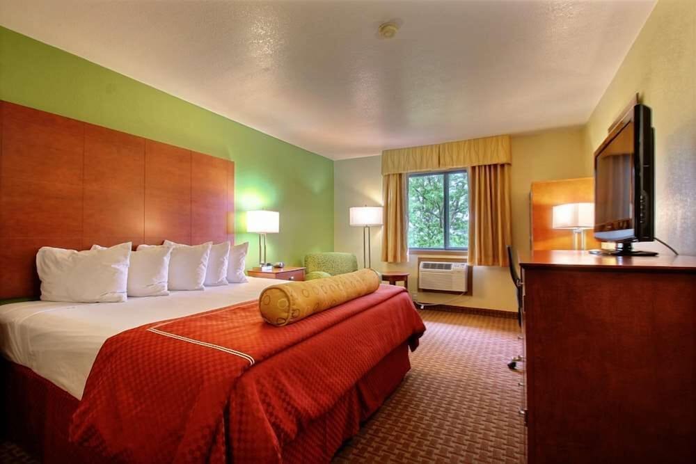 Best Western Plus Altoona Inn 28/43