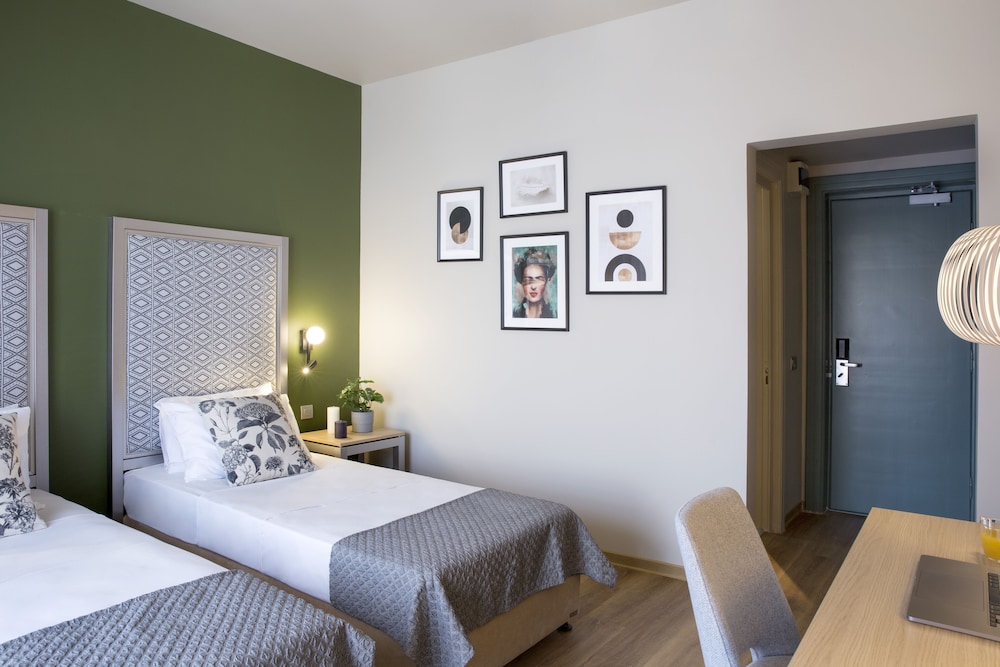 Zeus Essence Bucharest, Trademark Collection by Wyndham 20/65