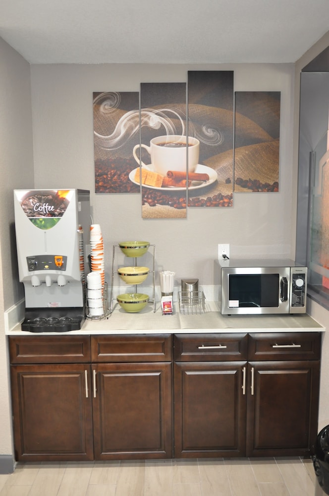 QUALITY INN AND SUITES PLANO EAST RICHARDSON 8/62
