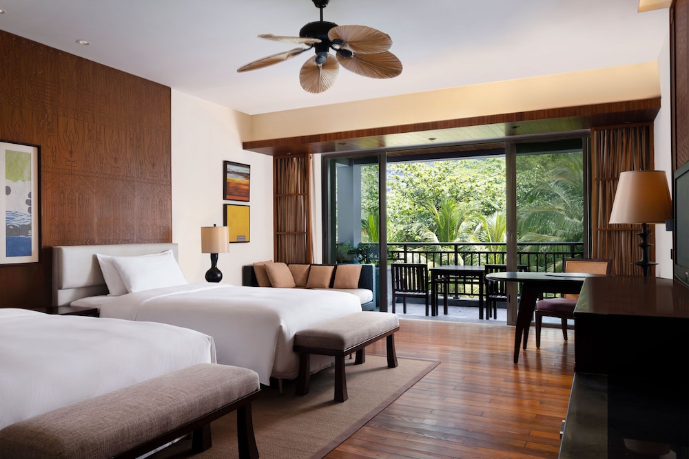 Deluxe, 2 Double Beds, Garden View