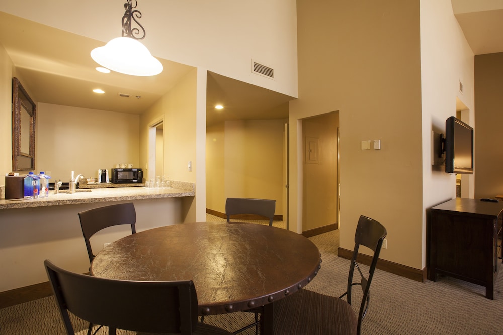 Ventana Canyon Club and Lodge 41/53