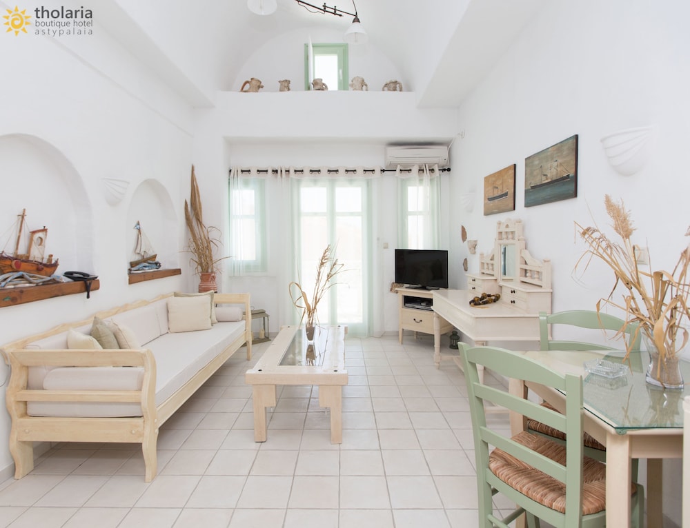 Tholaria Boutique Hotel 32/50
