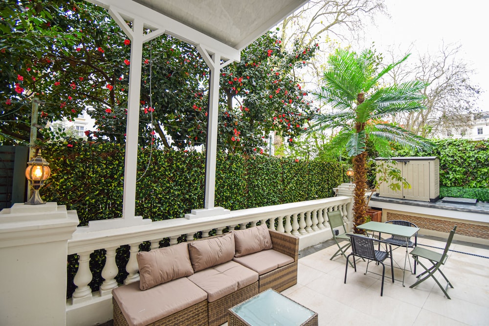 Pembridge Palace Hotel 44/50