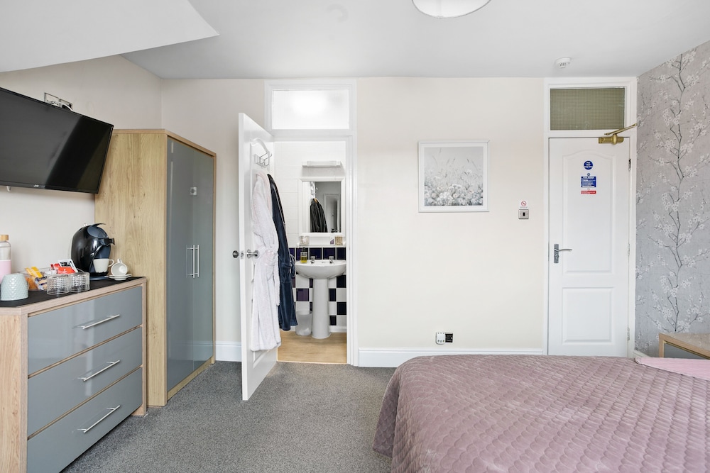 Cherwood Hotel 7/50