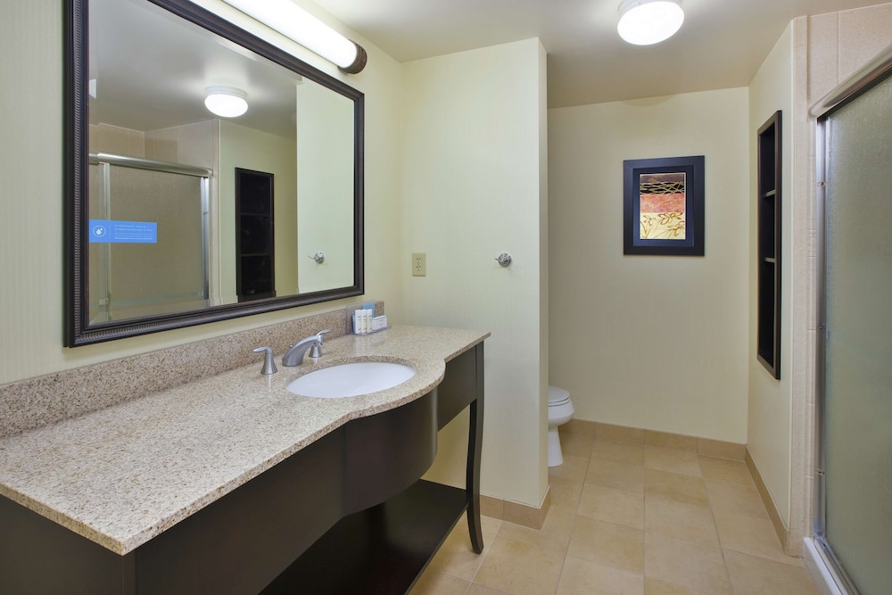 Hampton Inn Suites Plattsburgh 24/47