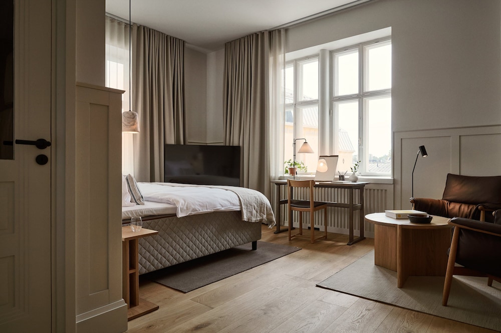 Suite, King Bed, Sofa, Corner