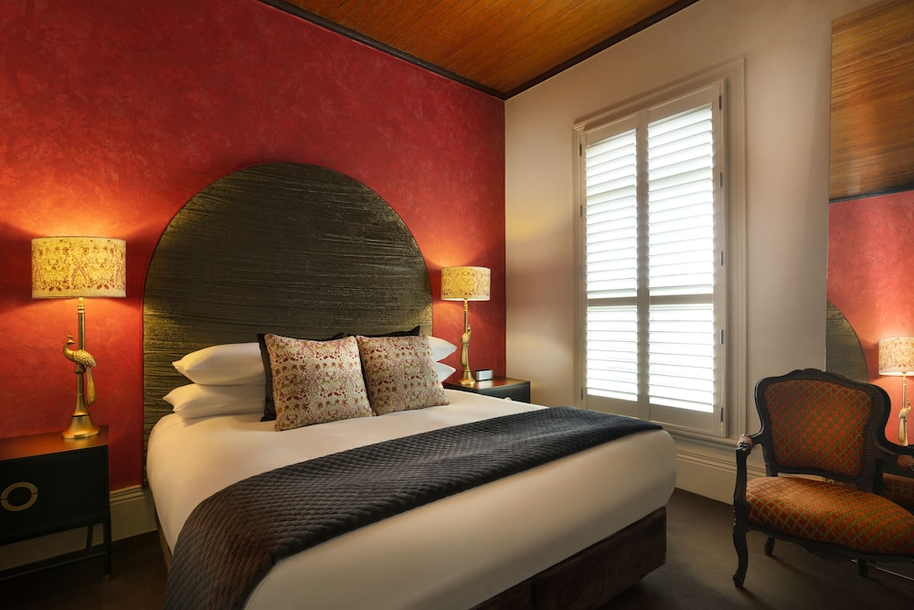 Rouge, King Bed