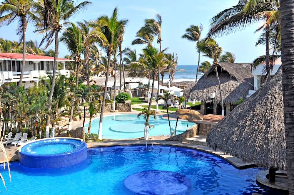 Canadian Resorts Acapulco 31/34