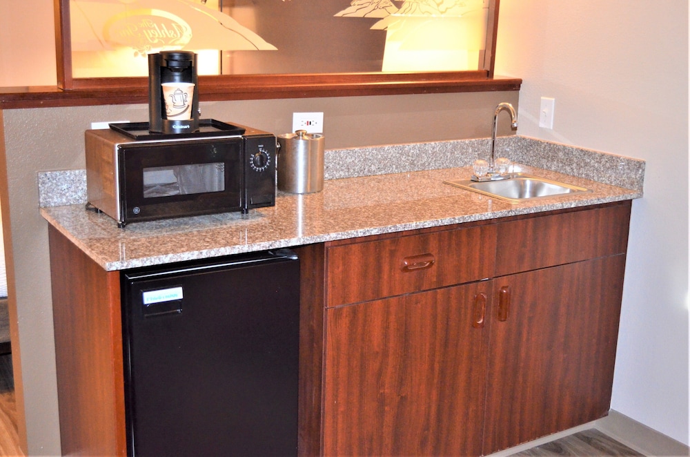 The Ashley Inn Suites 53/68