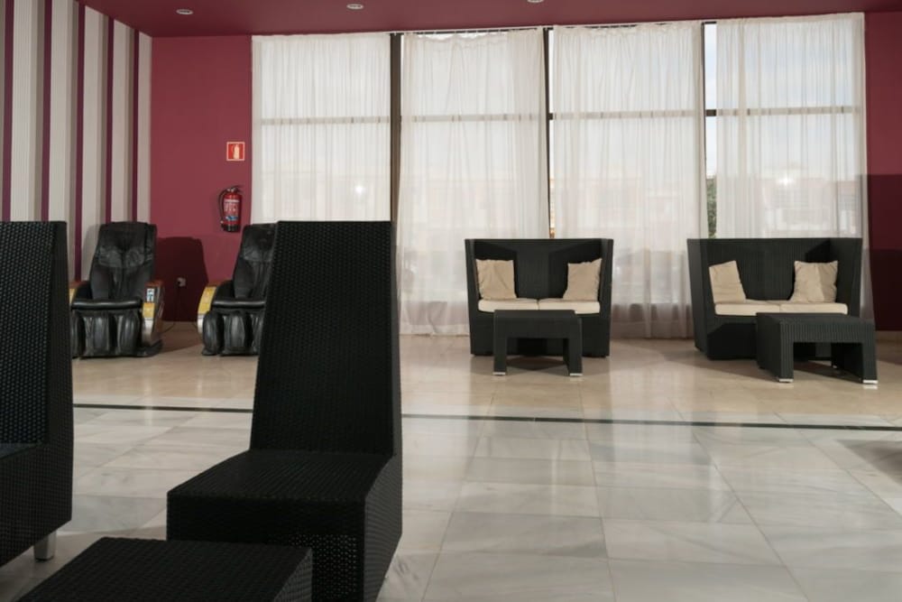 Broncemar Beach Suites Hotel 39/51